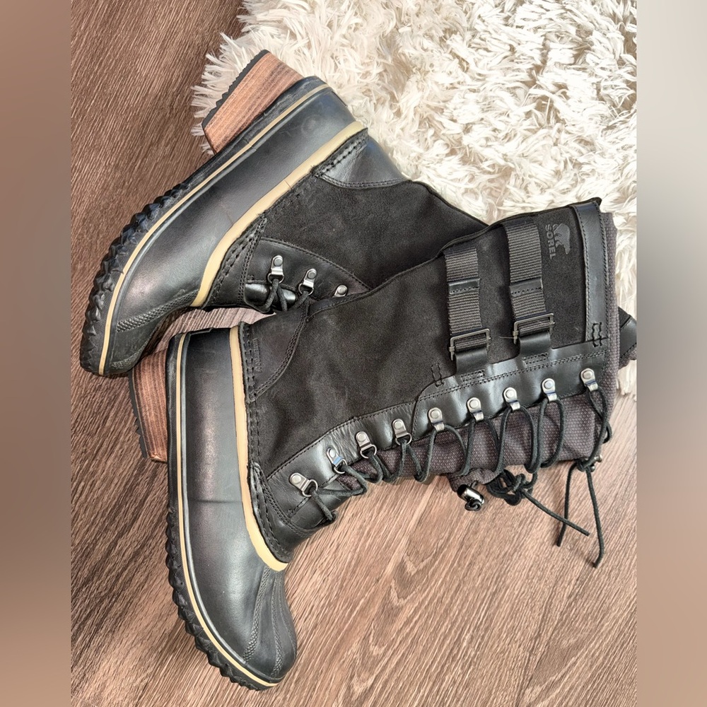Women's Sorel Conquest Carly 2, Black and Tan Winter Boots - Picture 4 of 11